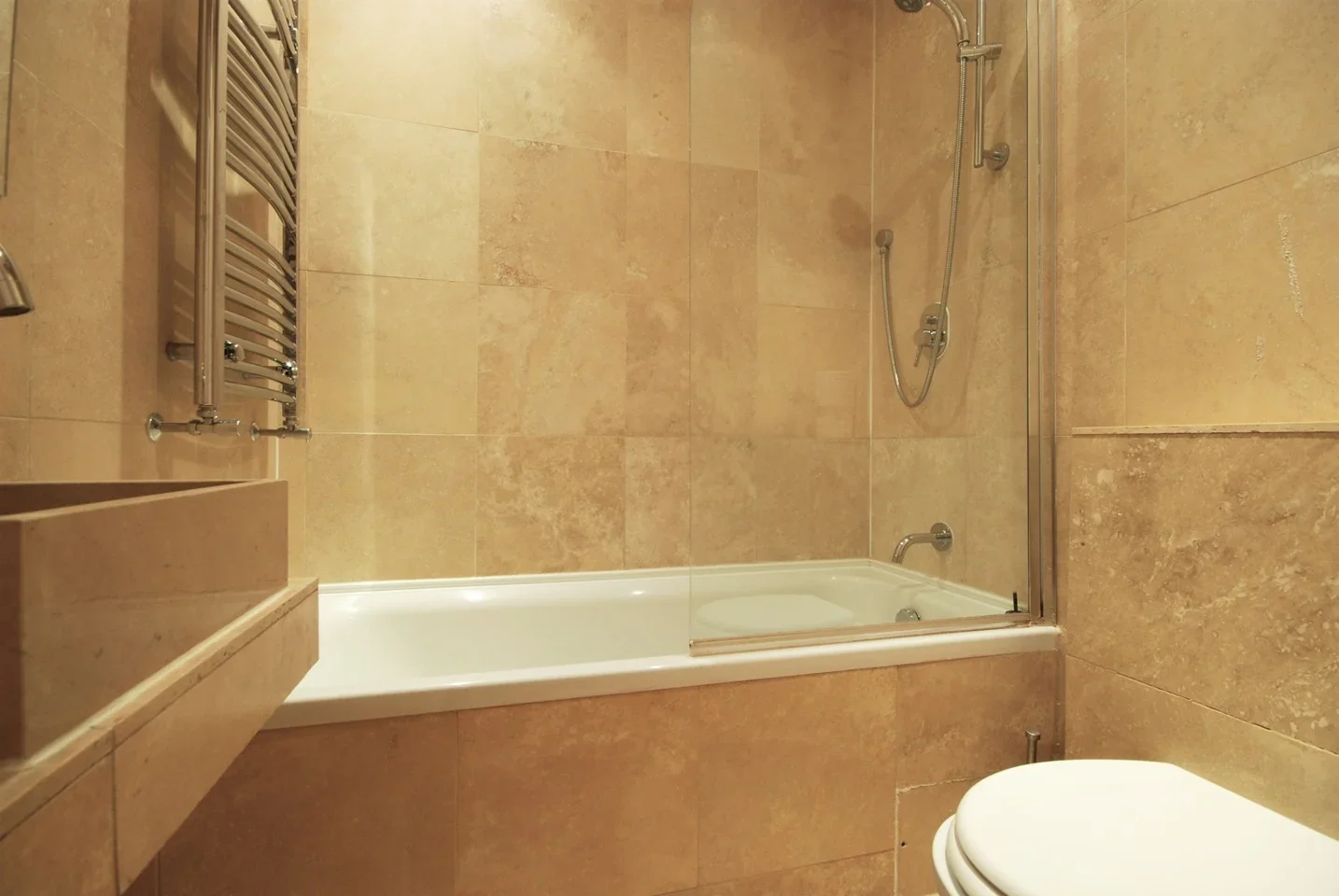 Flat Belsize Avenue in Greater London