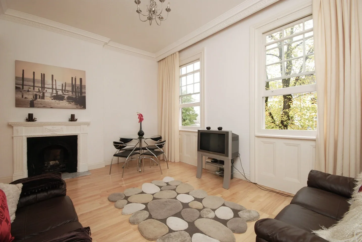 Flat Belsize Avenue in Greater London