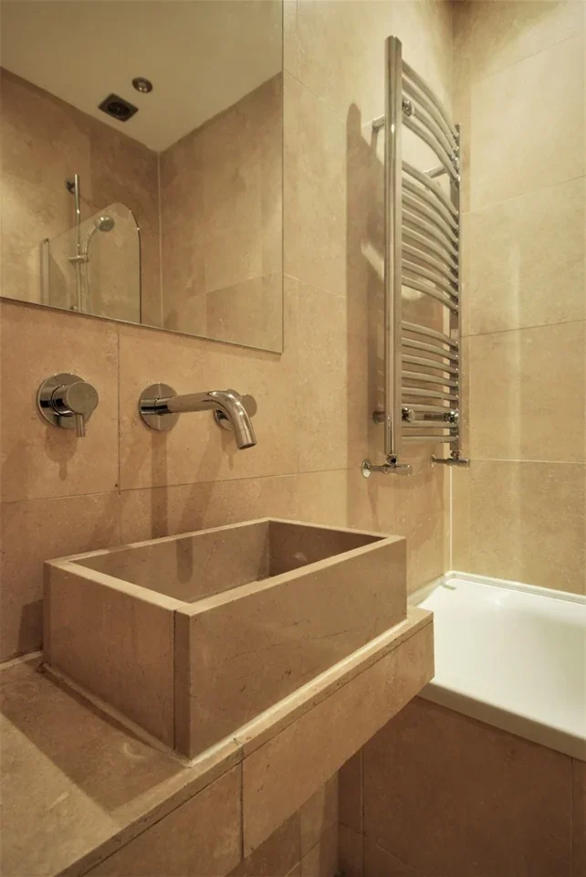 Flat Belsize Avenue in Greater London