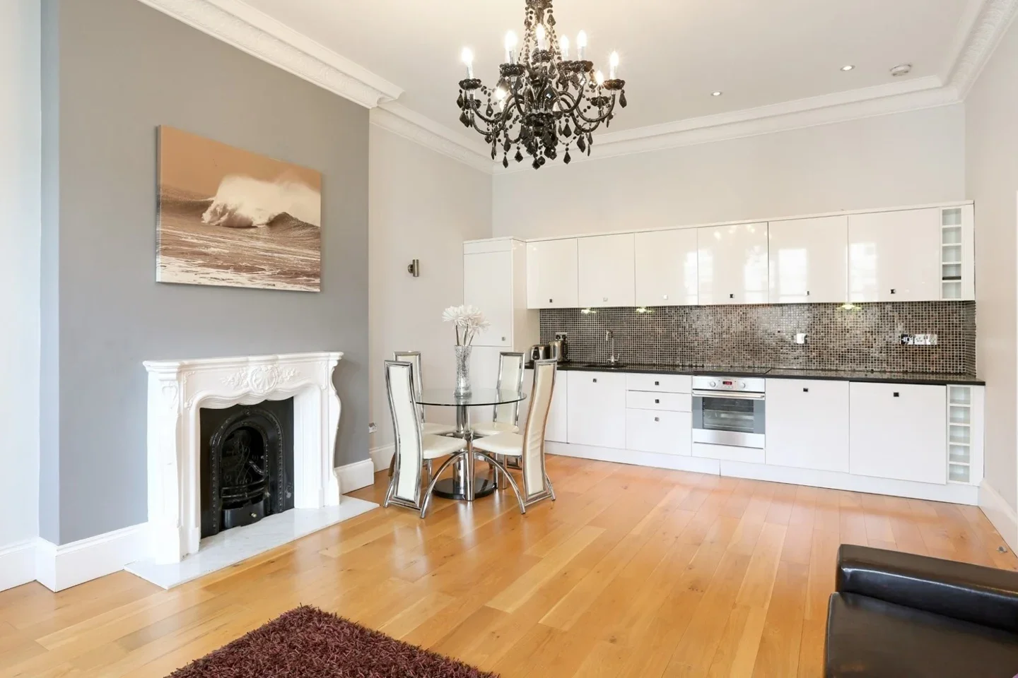 Flat Belsize Avenue in Greater London