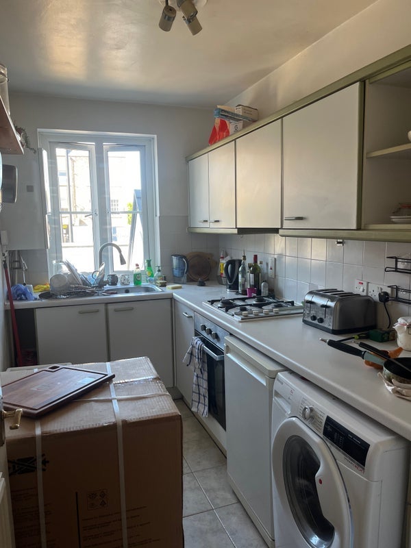 Room Bath Grove in Greater London