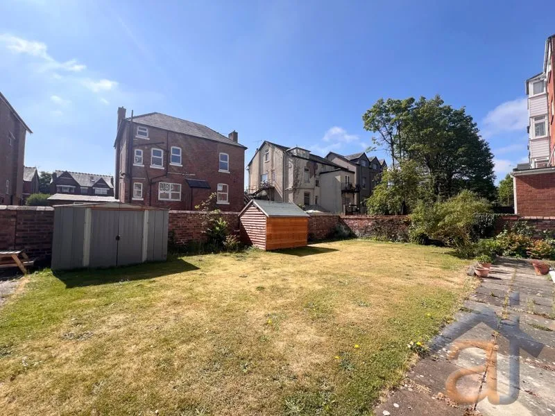 Flat Knowsley Road in Southport