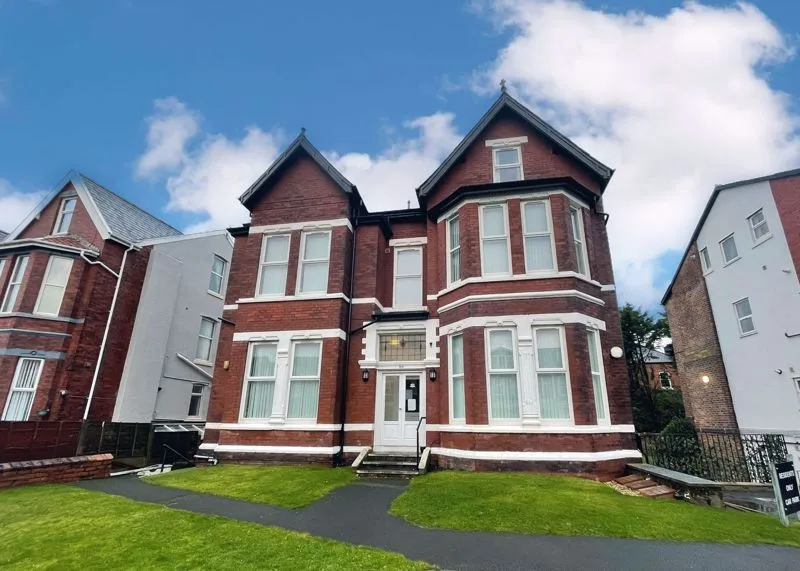 Flat Knowsley Road in Southport