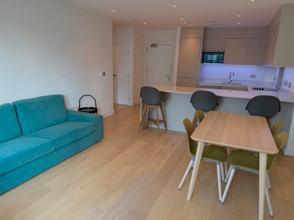Flat Arniston Way in Greater London