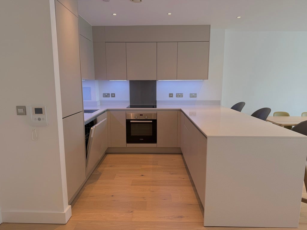 Flat Arniston Way in Greater London