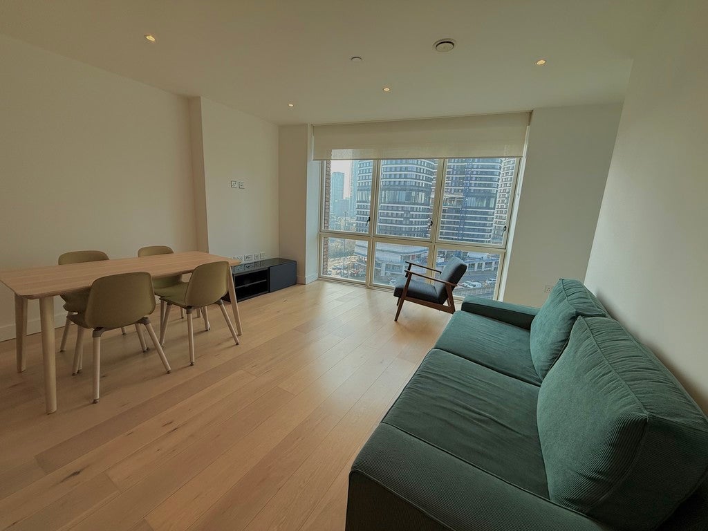 Flat Arniston Way in Greater London