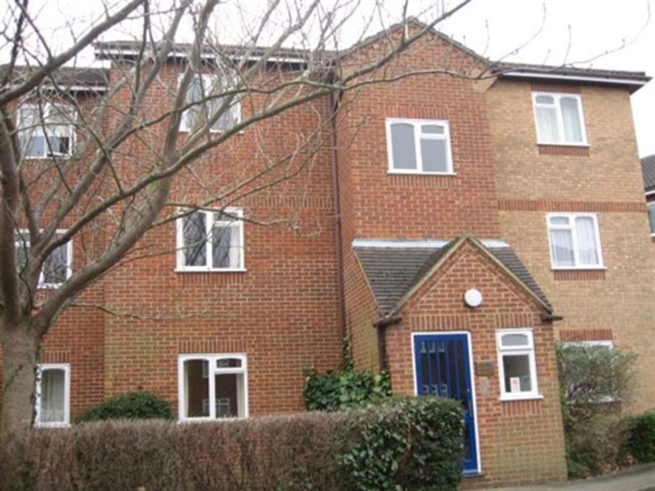 Flat St Mark's Crescent in Maidenhead