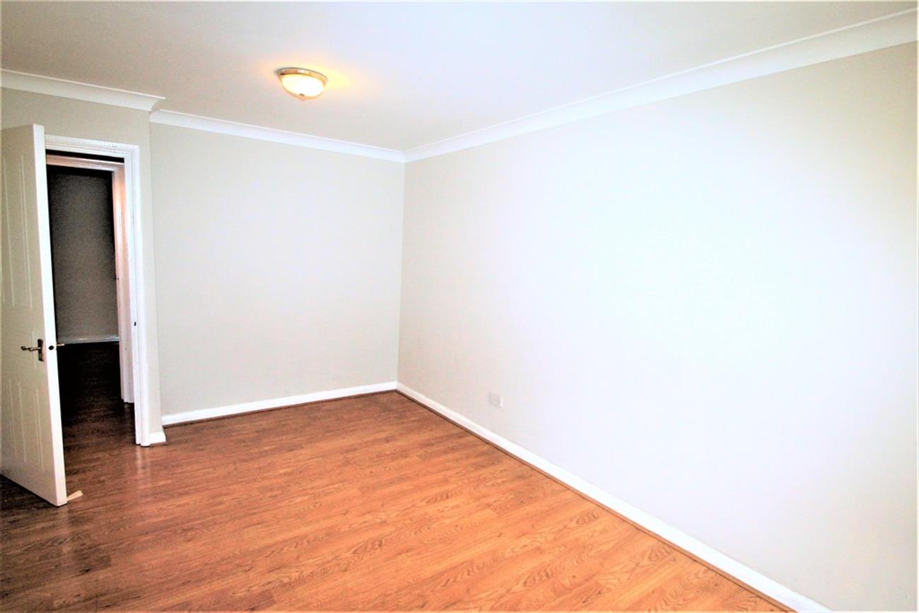 Flat St Mark's Crescent in Maidenhead