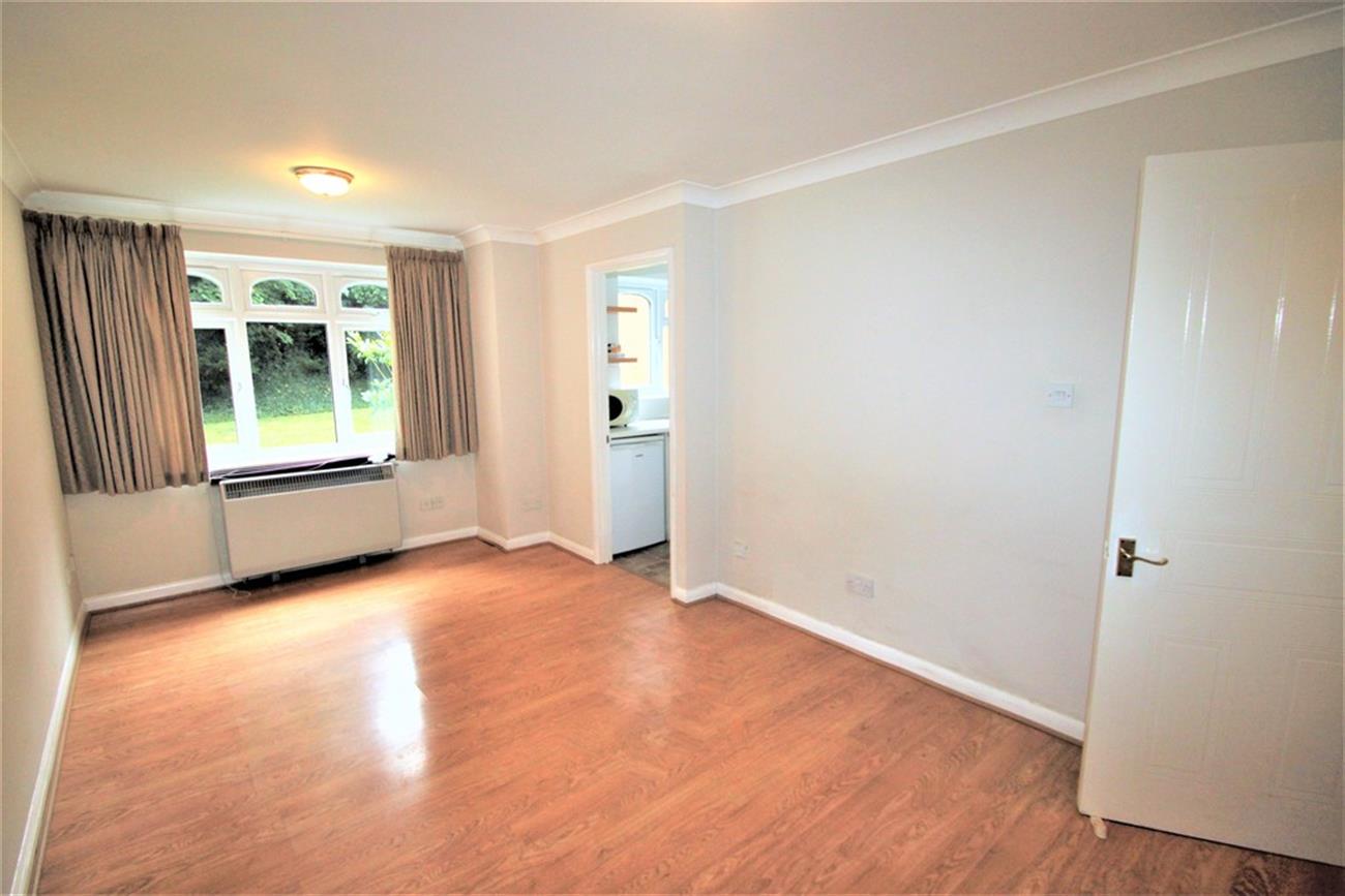 Flat St Mark's Crescent in Maidenhead
