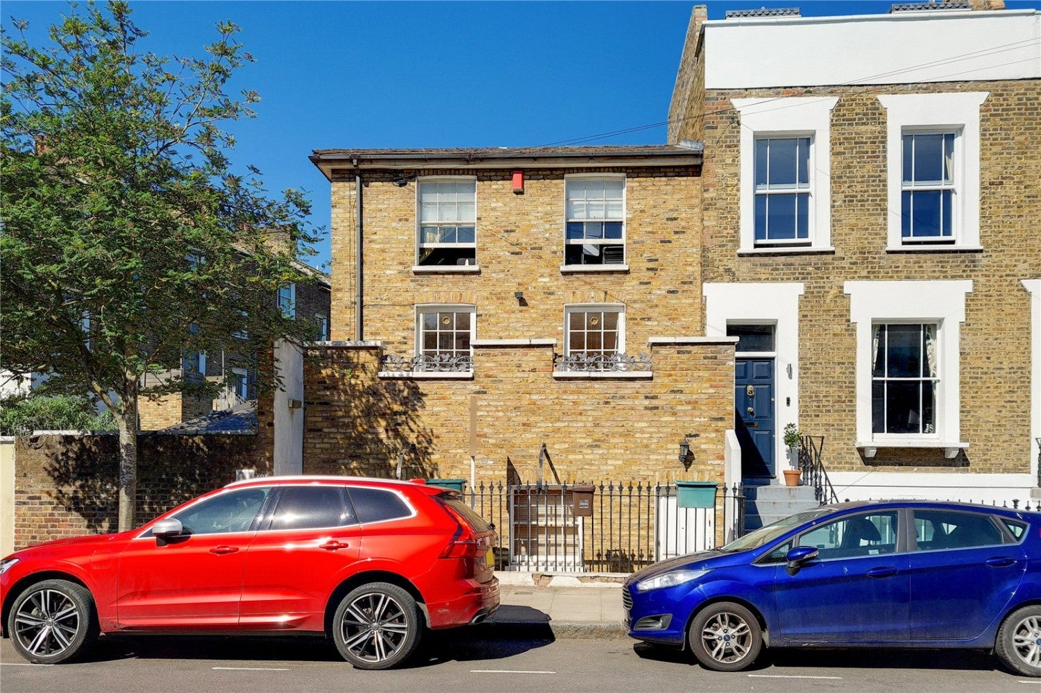Flat Wolsey Road in Greater London