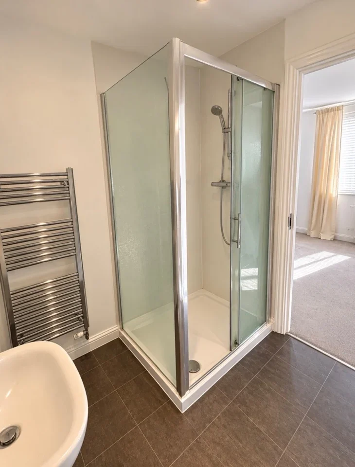 Room Collins Way in Greater London
