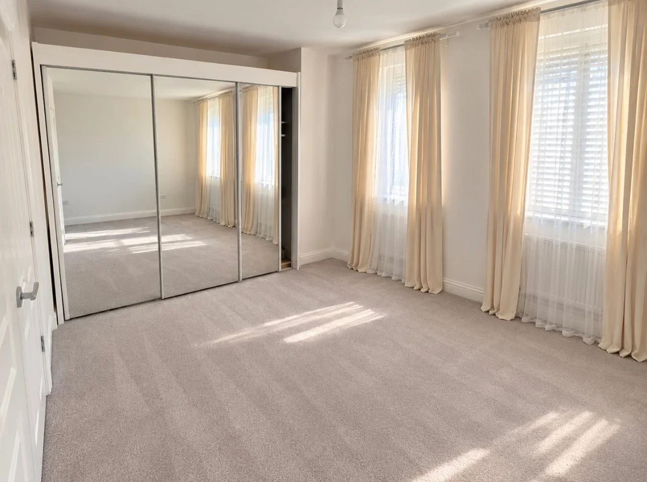 Room Collins Way in Greater London