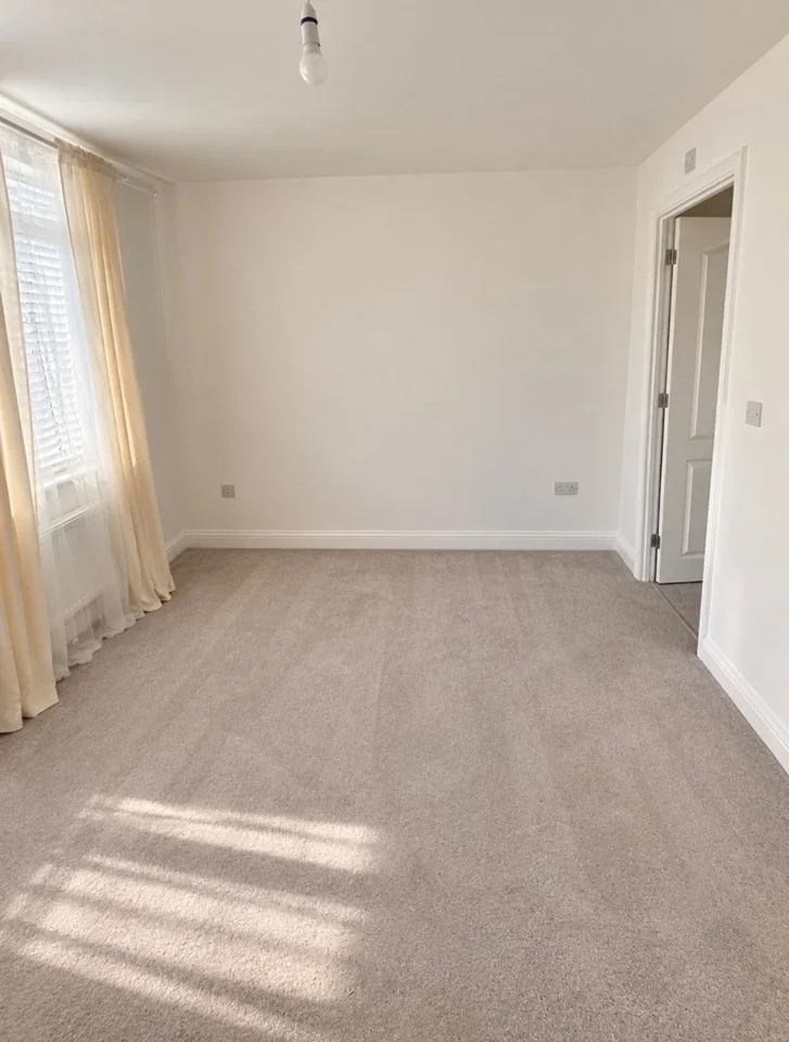 Room Collins Way in Greater London