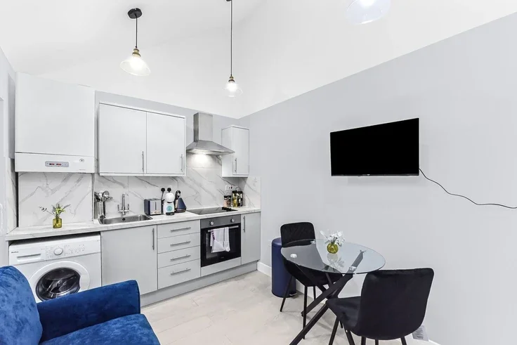Flat Poynton Road in Greater London
