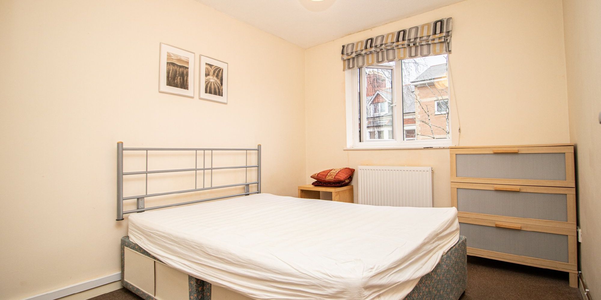 Flat Romilly Road in Cardiff