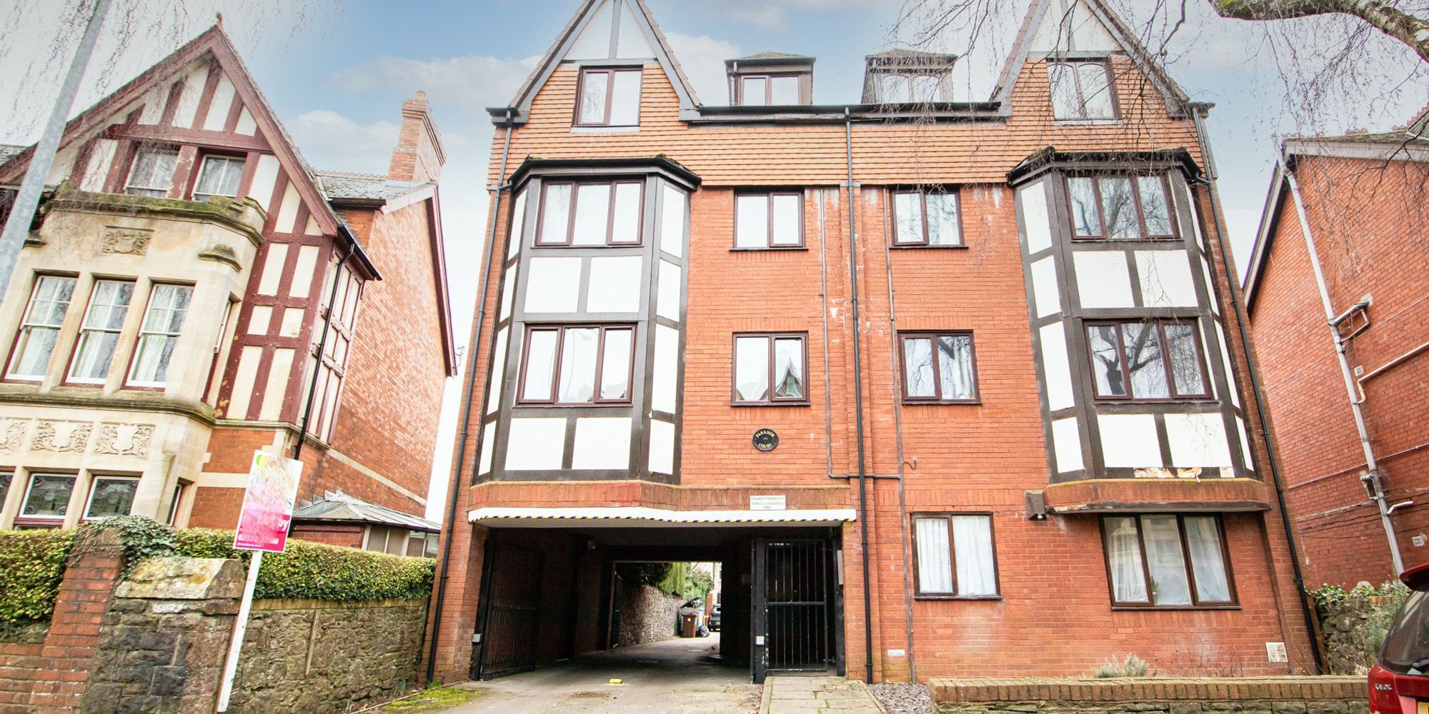 Flat Romilly Road in Cardiff