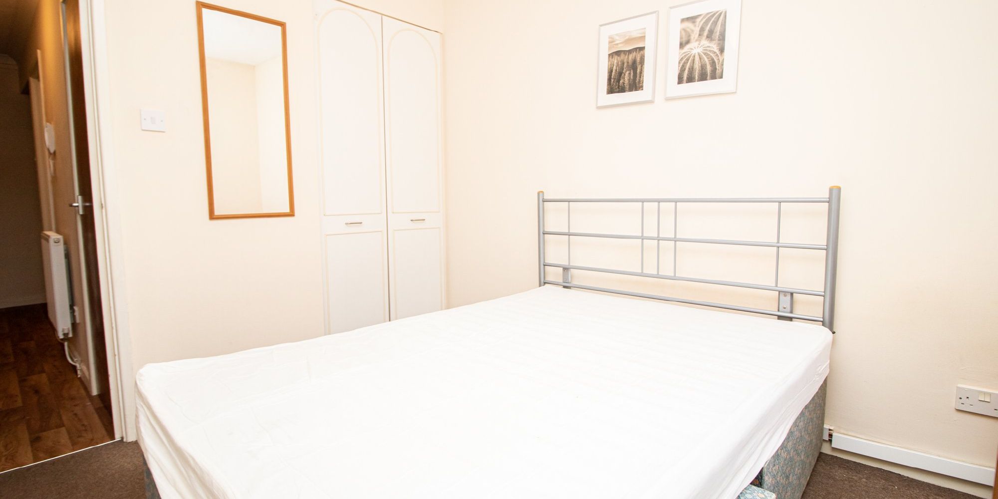 Flat Romilly Road in Cardiff