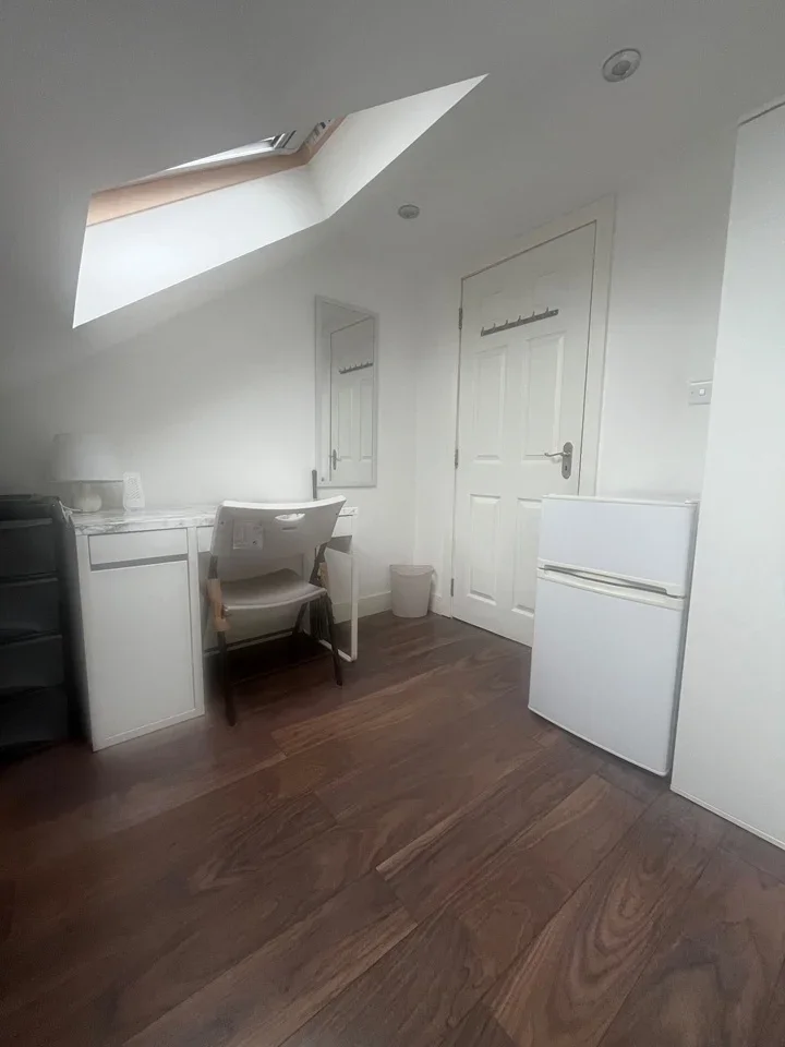 Room Charlotte Road in Greater London