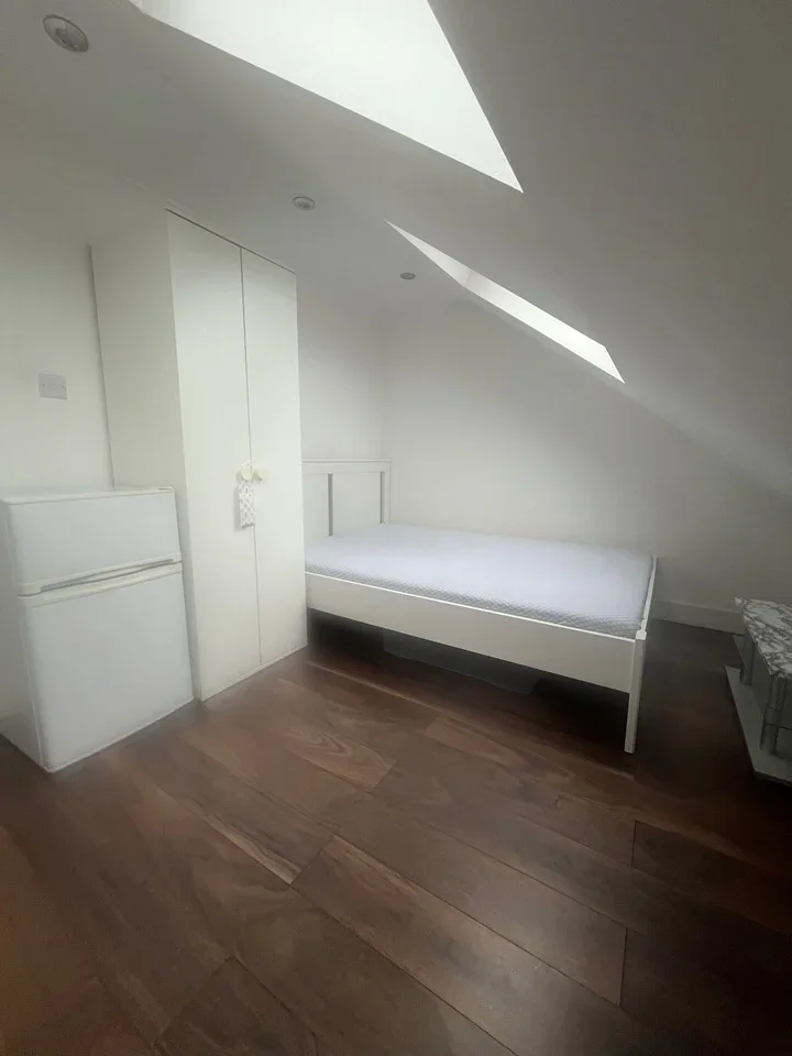Room Charlotte Road in Greater London