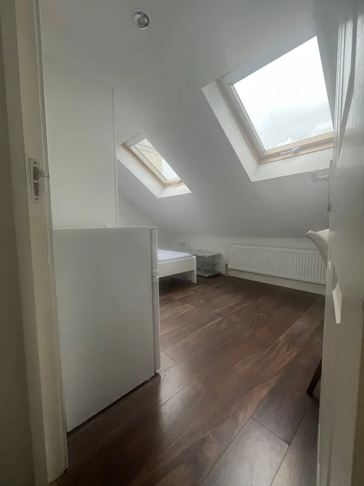 Room Charlotte Road in Greater London