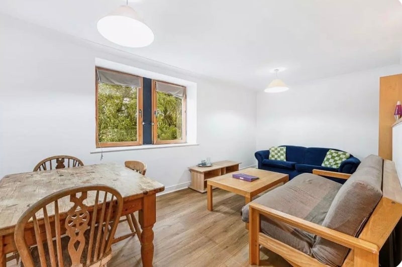 Room Acton Lane in Greater London