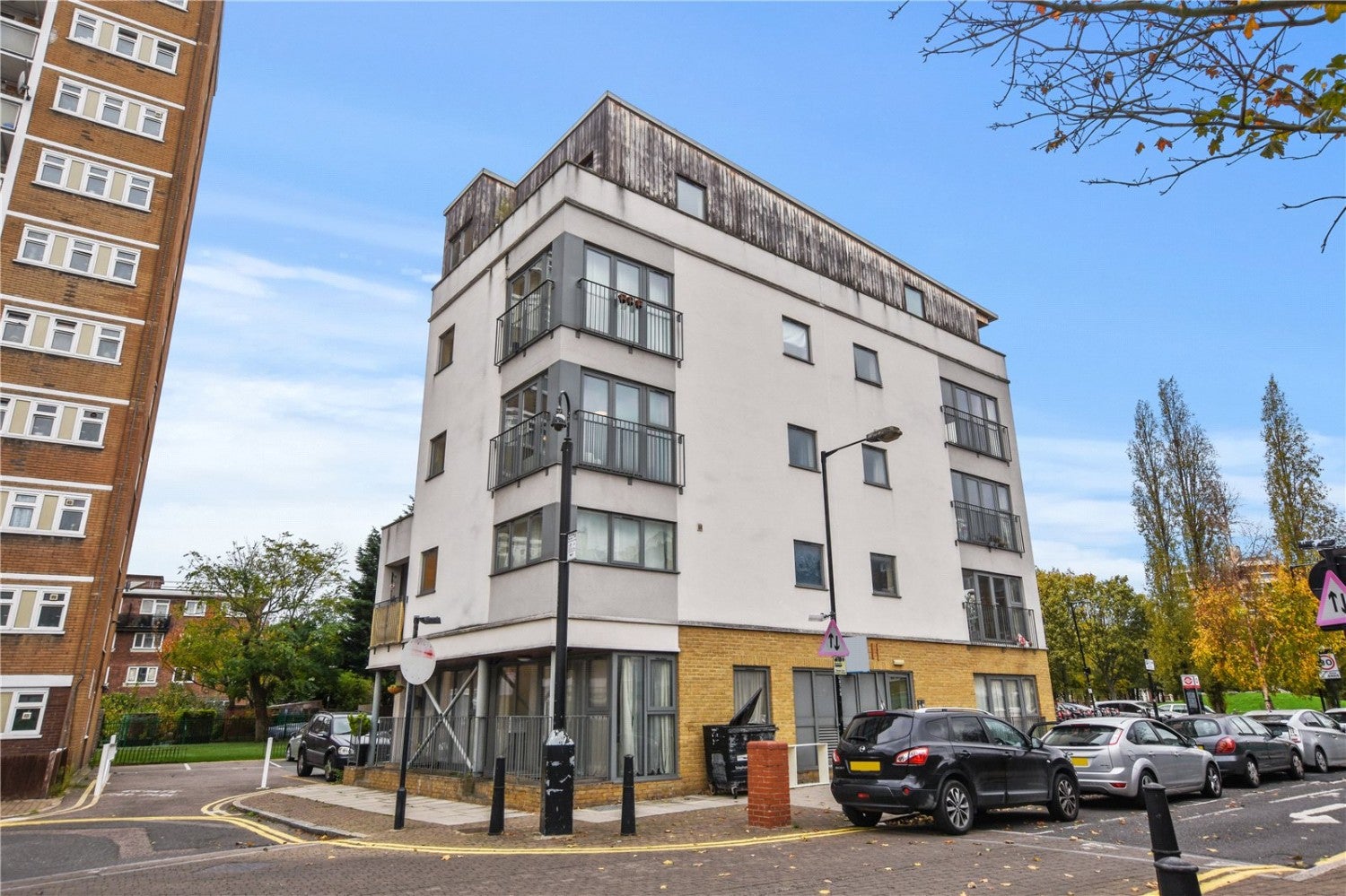 Flat Ellsworth Street in Greater London