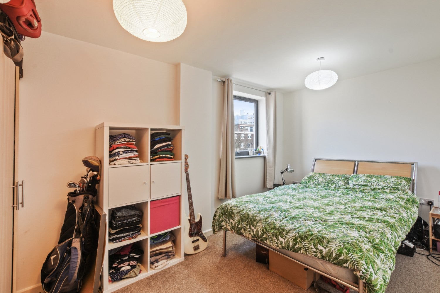 Flat Ellsworth Street in Greater London