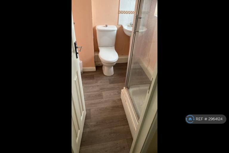 Flat Phoenix Court in Colchester