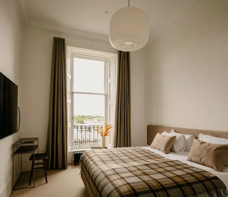 Flat Claremont Crescent in City of Edinburgh