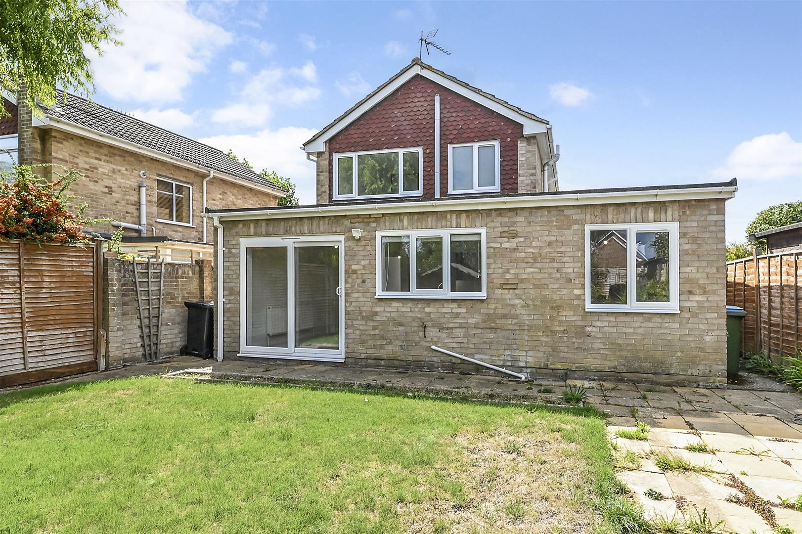House Tangmere Gardens in Arun