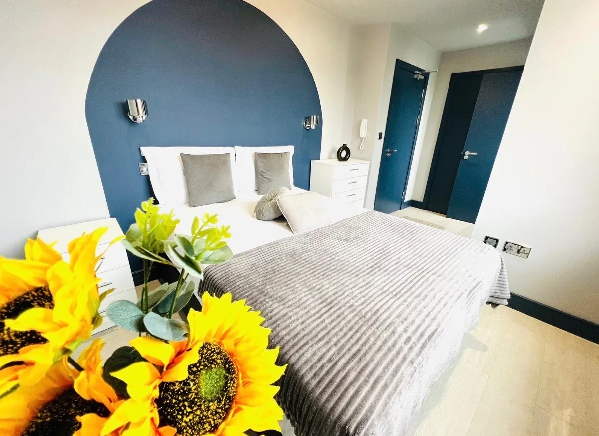 Room Woodmansterne Road in Greater London
