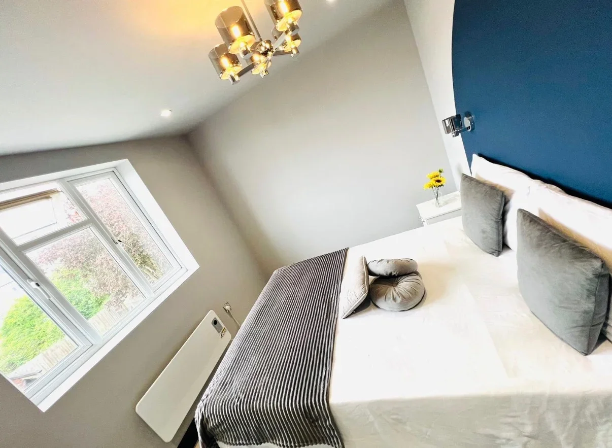 Room Woodmansterne Road in Greater London