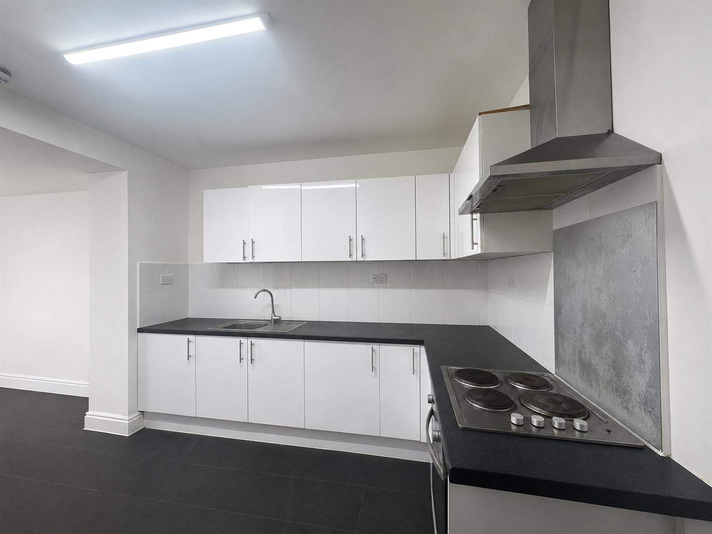 Flat Tavistock Avenue in Greater London