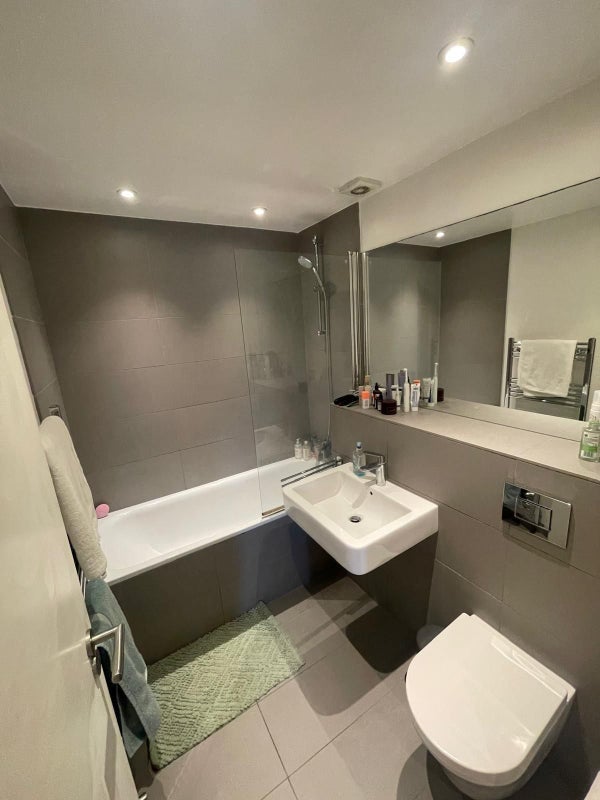 Room Salisbury Place in Greater London