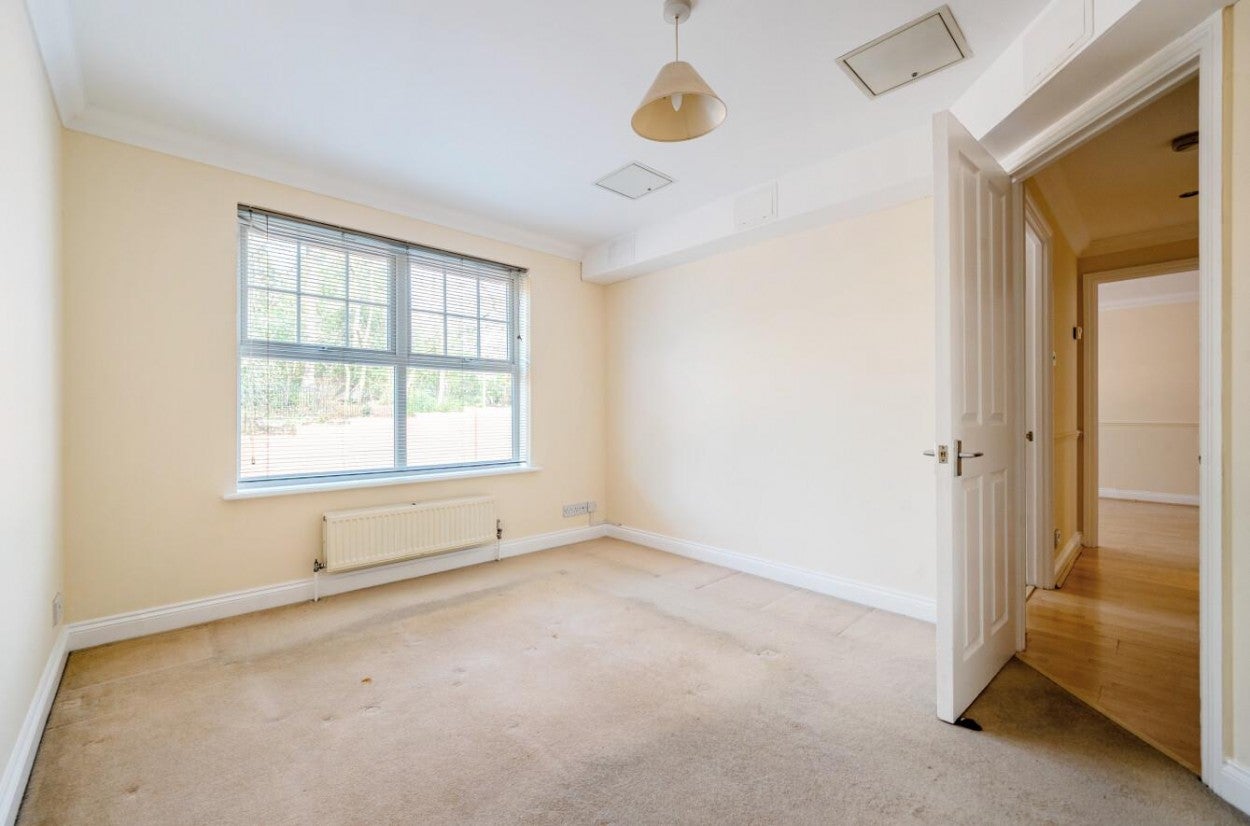 Flat St Michaels Road in Surrey Heath