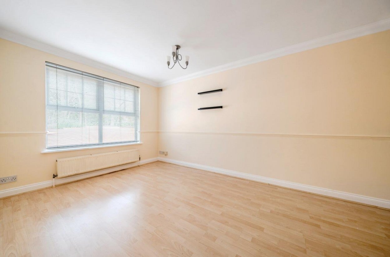 Flat St Michaels Road in Surrey Heath