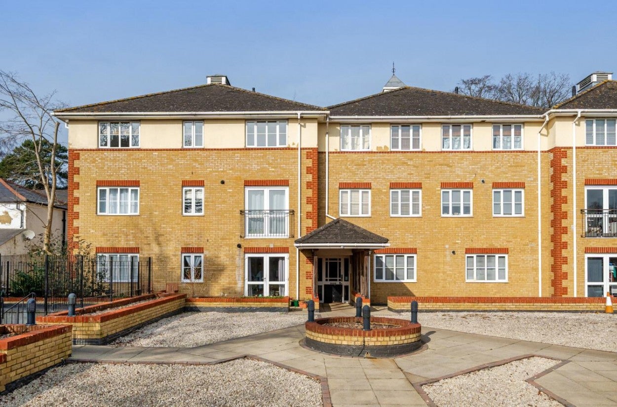Flat St Michaels Road in Surrey Heath
