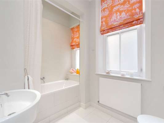 Flat Wynnstay Gardens in Greater London