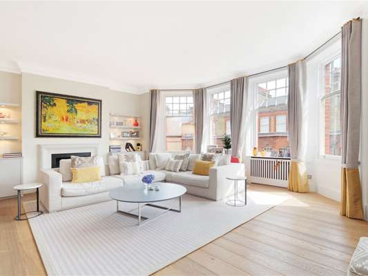 Flat Wynnstay Gardens in Greater London