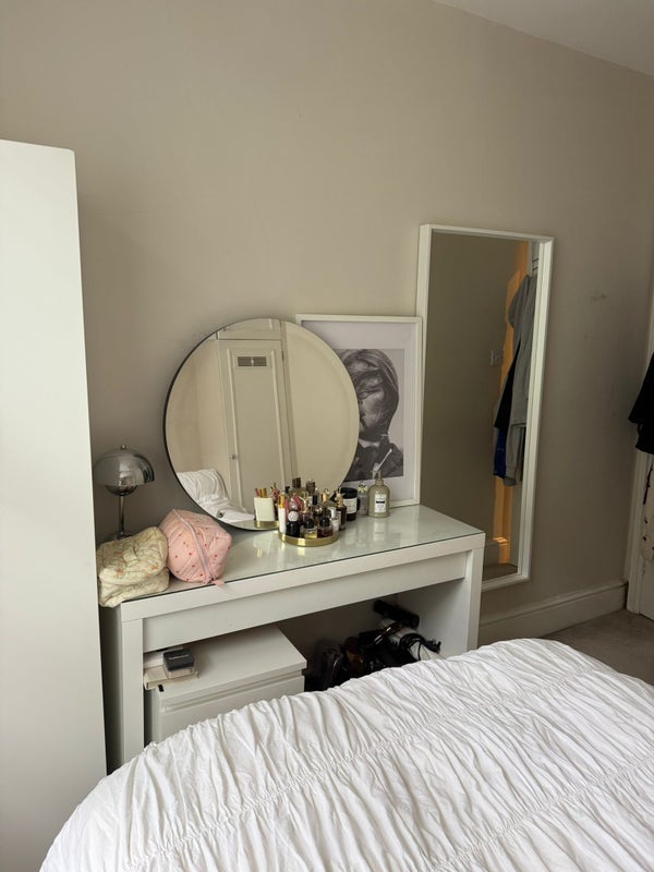 Room Finborough Road in Greater London