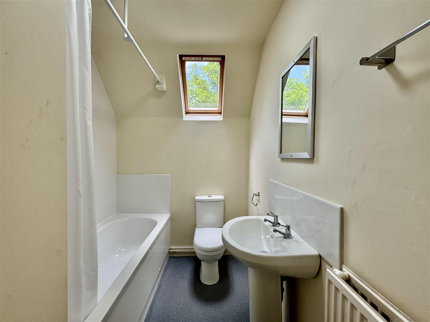 Room Broomroyd in Kirklees