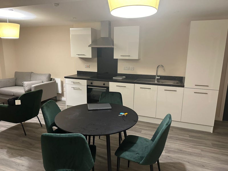 Flat Shawheath Close in Manchester