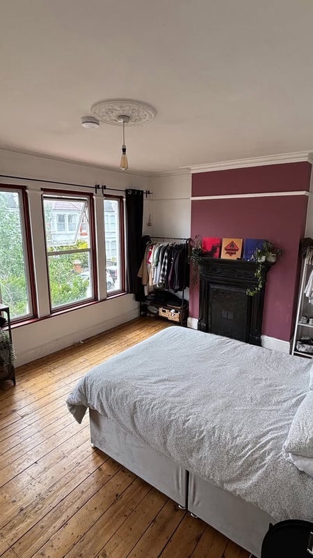 Room Elvendon Road in Greater London