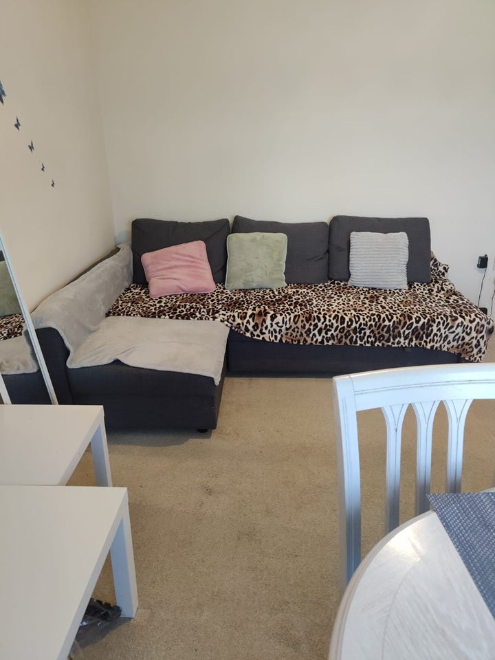 Flat Rathbone Court in Coventry