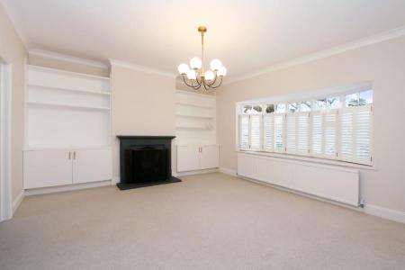 House Weston Green in Elmbridge