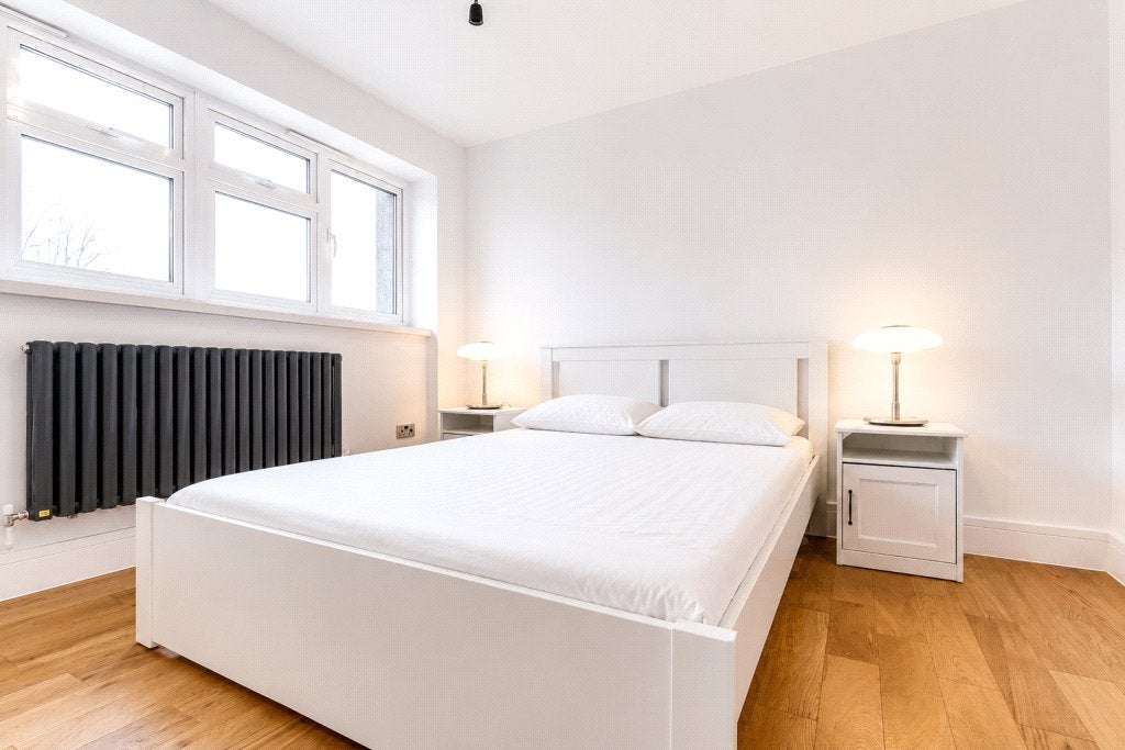 Flat Foster Street in Greater London