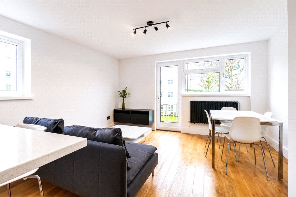Flat Foster Street in Greater London