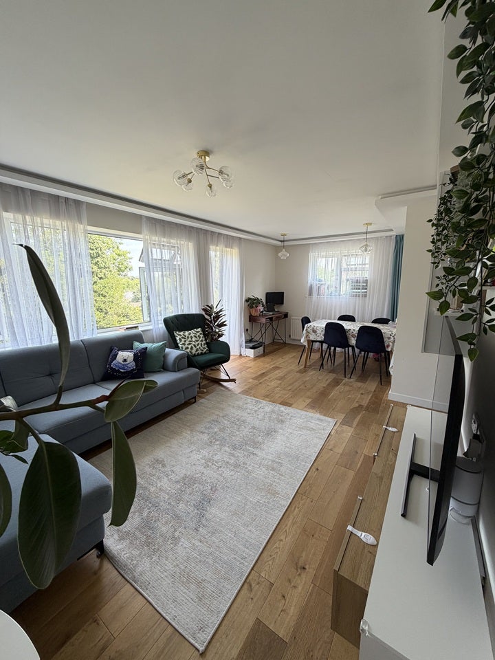 Flat May's Hill Road in Greater London