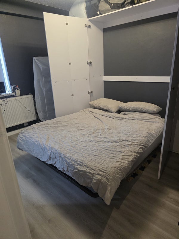 Room Horn Lane in Greater London