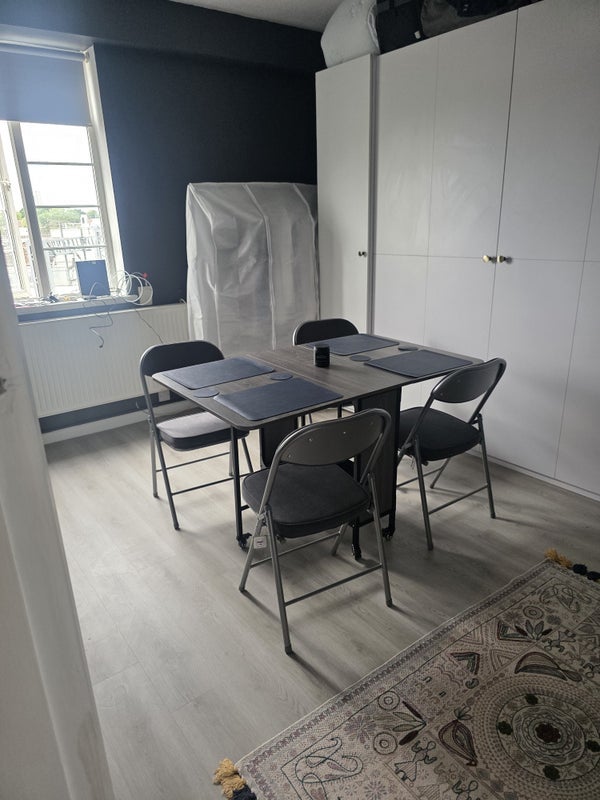 Room Horn Lane in Greater London